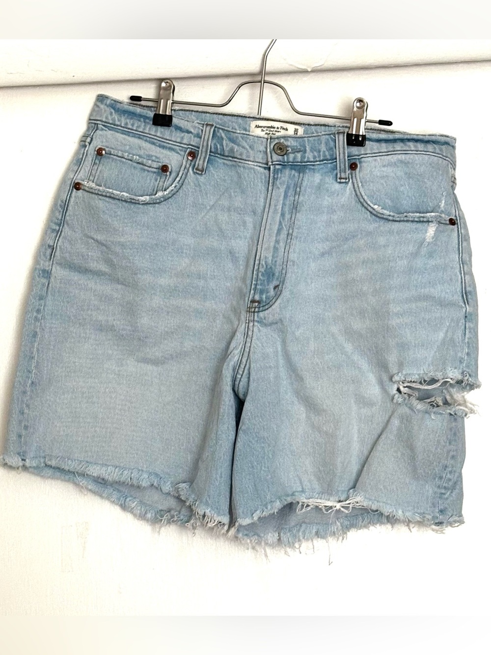 Abercrombie & Fitch Curve Love High Rise 7” Dad Shorts Light Destroy Size 32/14